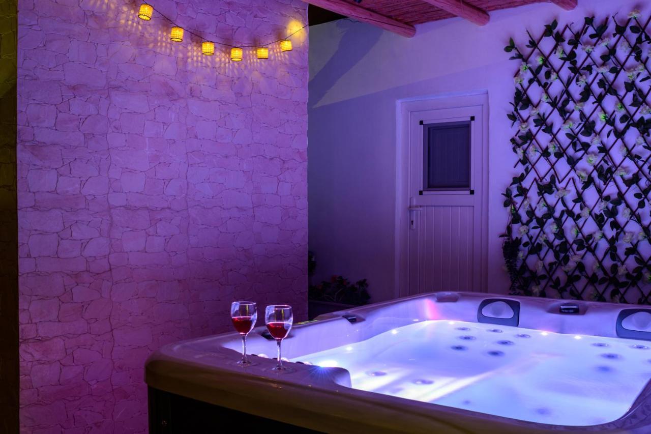 Heart Of Oia - Private House With Jacuzzi Apartman Kültér fotó
